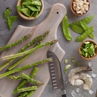 It is summertime, and that means your local markets are about to be flooded with beautiful organic seasonal vegetables like asparagus and snow peas. Pair this fresh Summer veggie with any of our grains for a simple and healthy meal. #SeedsOfChange #SOC #Organic #OrganicFood #OrganicFoods #Asparagus #SnowPeas #OrganicVegetables #Seasonal #SeasonalVegetables #FoodPhotography #OrganicLife #OrganicProducts #OrganicLiving #OrganicIngredients #POTD