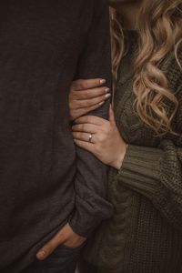 couple engagement photoshoot pose. ring picture. cute engagement photo. poses for engagement shoot. engagement photoshoot outfit.