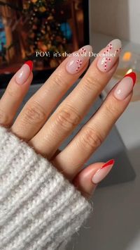 🎄 #xmasnails #christmasnails #festivenails #greennails #thegelbottle #biab #snowflakenails #hollynails #nailart #winternailart #nailinspo #nailinspiration #diynails