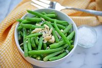 If you're in need of an easy green bean recipe, look no further than these Sherry Green Beans! Steamed green beans have never been so good! #steamedgreenbeans #greenbeanrecipes www.savoryexperiments.com