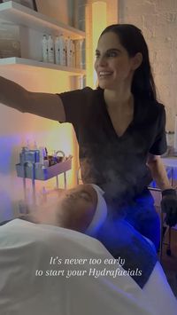 If you need an instant skin pick me up, need to get ready for an special event or special occasion - look no further than the @hydrafacial 🧖🏼‍♀️. The HydraFacial is really a one-stop-treatment-plan for a variety of issues that might plague skin.  It removes dead skin cells, dirt, and other particles that may have gotten in the skin but aren’t meant to stay there. At the same time, it moisturises and hydrates skin cells, offering a new platform for healthy skin cells to grow.