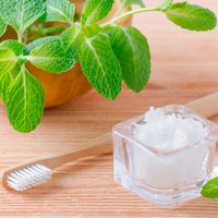 Homemade Remineralizing Toothpaste by @draxe