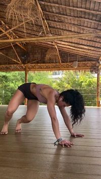 #Repost @yogiissy —— Would you try this modification?🤩 You can also try with not letting the hip sitting on the floor completely. It would add more of core control into it. Love exploring and sharing all movements with you❤️ Follow us 👉 @yogadailypractizez Enjoy your practice! #yogadailypractizez #pushupmodifications #pushup #strengthtraining #spinemobility