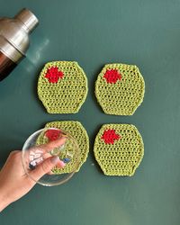 Presenting the perfect dinner party gift: Olive coasters! Perfect for your cocktail (martini!)-obsessed pal. They work up in no time and make a great standout feature on any dinner table. 🫒 This PDF pattern includes a detailed explanation on how to crochet a set of Olive coasters (US terminology). You'll be able to download the pattern immediately after purchasing. This pattern is fit for beginners! It's pretty simple, using slip stitch, half double crochet (increasing and decreasing), and the tapestry crochet technique. I've added links to tutorials explaining most techniques. Materials:To make four olive coasters, you’ll need:☆ Yarn (cotton): 10 ply / aran / worsted yarn in two colours:35 g (approx. 52 m) of olive green5 g (approx. 7 m) of red☆ A 4.5 mm crochet hook☆ Scissors☆ Tapestry