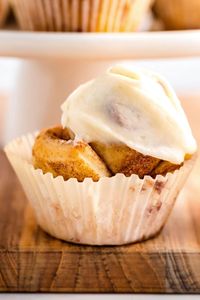 These Cinnamon Roll Cupcakes are perfect for breakfast or brunch. These would also be great for birthday mornings!