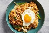 Soy Sauce Noodles With Cabbage and Fried Eggs Recipe