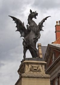 London Dragon 1. The Temple Bar dragon This gothic-style statue stands over the Temple Bar Memorial on Fleet Street at the point where the City meets Westminster. It’s one of a ring of dragon boundary markers around the whole City. © Tony Hisgett