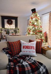 Bright Lighted Living Room Christmas Decoration #christmasdecor #homedecor #holidayhomedecor #christmastreeideas #christmaslivingroomdecor #christmasdecorDIY