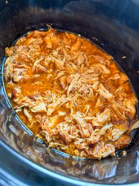 SLOW COOKER HONEY SRIRACHA CHICKEN THIGHS