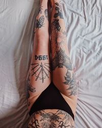 Should I get a gothic rose window on my other knee 👀 I vote yes. I'm all for covering myself in gothic architecture tbh @kerrygentletattoo the people have spoken