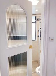 Arch top Interior Wood Door with Lite Opening and Ribbed Pattern Glass Insert