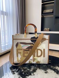 #fendi #fendibag #fendiwallets #fendibaguette #chanel #chanelbag #ysl #yslbag #saintlaurentbag