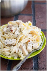 One Pot Healthy Fettuccine Alfredo - CakeWhiz