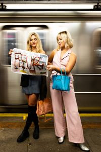 subway photography inspo, NYC photography ideas, new york city photoshoot, subway photoshoot