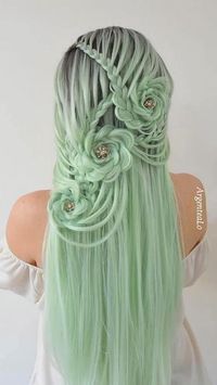 The hairstyles that Milena (hairstylist.dream on Instagram) creates could be easily pictured on the head of any iconic Disney princess. This hairstylist from Germany is only 17 years old and she has already managed to come up with hundreds of different intricate hairdos loved by thousands of people from all around the world