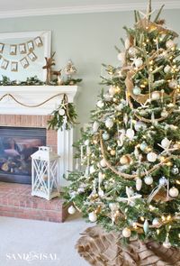 16 Chic Coastal Christmas Tree Ideas | Sand and Sisal