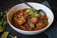 In the same vain of Mexicali food (peep them nachos from three days ago), we present to you Jackfruit Chili Verde! It’s 100%… kind of… sorta… not really lectin-free. SORRY GUYS. In all honesty, I s…