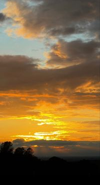 Kris Hui via ig storys. #sunset #yellow #clouds #orange #sun