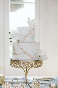 Join us in celebrating the breathtaking wedding cakes crafted by the talented Terry Monk at @chezrurenebakery. Since 2014, we have exclusively collaborated with Terry, whose exceptional artistry and attention to detail make every cake a stunning centerpiece. Take a look below to see some of her most beautiful creations! Elopement wedding cake, wedding cake designs, wedding cake ideas, simple wedding cakes, small wedding cakes, wedding cake inspiration