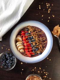 Acai peanut butter bowl with fresh fruit, granola, peanut butter, and agave. A copycat recipe for Nekter's acai bowls that is quick, easy, and delicious!