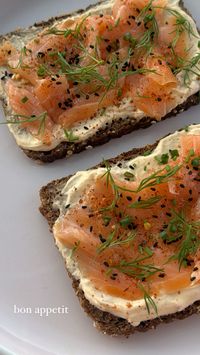 Crispy rye bread, topped with creamy cheese and smoked salmon and dill.