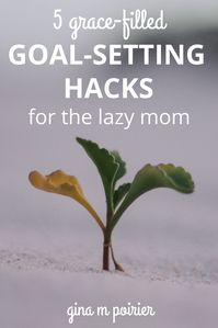 Want to get organized and set some goals in your life, mama? These personal goal-setting ideas for moms plus free printable workbook can help you get started #goalsetting #momlife