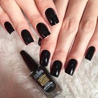 Quem aí gosta de um pretinho? Aprender a fazer unhas lindas como esta, no curso de Manicure e Pedicure com a Rainha da cutícula,Faby Cardoso E ganhe 3 bônus 😍😍😍 Gostou? É só acessar o link para mais informações ☺ #unhas #unhasdecoradas #unhaspreta