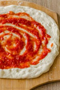 This is how the pros make pizza sauce! A no-cooking required red sauce for pizza with 5 ingredients and rich flavor. It doubles as a dip for breadsticks.