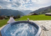 Kick off the hiking boots and unwind in the hot tub at Chalet Chouqui. It's the perfect way to end the day! 

Discover more via the link 👇

#verbier #wellness #chaletspa #hottub #mountainviews #mountainholiday #luxurytravel