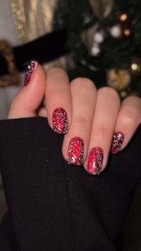 Transform your nails into a winter wonderland with these Christmas nail art designs! From glittery snowflakes to Santa-inspired themes, get ready to sleigh the holiday season! 💅🎅 #NailInspo #HolidayManicure