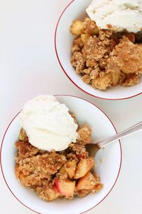 Hug It Out Crisp--easy Instant Pot apple crisp that will get you all the hugs! With warm cinnamon and sugar apples and a brown sugar, oatmeal and butter topping you'll definitely be going back for seconds.