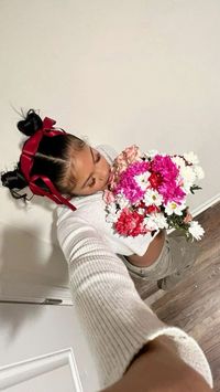 flowers, bows, ribbons, coquette, pretty, hair, photos, aesthetic, ig, instagram, instagram pose