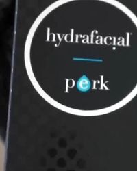 Restaura tus ojos con HydraFacial ™ Perk. El complemento perfecto para tu tratamiento HydraFacial ™, incluye un tratamiento en suero de 30 días para utilizar en casa.  #hydrafacial #skincare #skintreatment #belleza #beauty #selfcare #ojeras #darkcircles