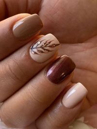 Thanksgiving nail designs bring autumn’s enchantment to your fingertips, combining intricate artistry with a touch of seasonal splendor.