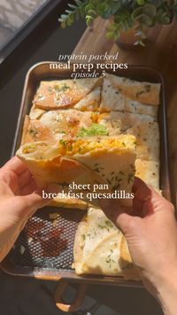 Sheet Pan Breakfast Quesadillas🍳 save this for your meal prep for next week!! An easy way to get a protein packed breakfast every day of the week 👏🏻-