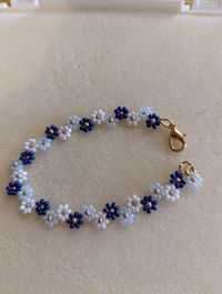 Pretty seed Bead Daisy chain bracelet. Handmade by me and available in lots of different colours and sizes. The bracelet has been made with miyuki size 11seed beads