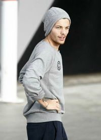 'HE SOCKED ME IN THE FACE. HE'S GOING TO JAIL' Louis Tomlinson arrested after airport bust-up as One Direction fan tells of horror when he ‘threw her to the floor’