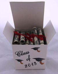 Give your graduates the roll of paper that they *really* want with these dollar-bill diplomas. #cashcrafts #gradgifts