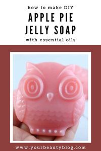 How to make a copycat Lush jelly soap recipe. This shower jelly is a great gift ideas and it's great for kids and adults. Recipes how to make jelly soap with a DIY recipe from scratch. This homemade recipe uses an apple pie essential oil blend, but you can use your favorite essential oil or fragrance oil. Use gelatin to make it from scratch without buying a melt and pour base. #jellysoap #soap #soapmaking #diy