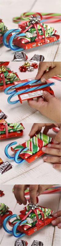 How to Make Candy Cane Sleighs with Candy Bars for Christmas! These make the best DIY Christmas gifts! Perfect for teachers, friends and family!