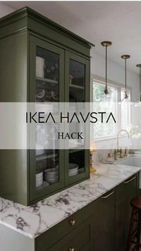 IKEA KITCHEN HACK • Its me, hi! I'm the problem, its me 🤪 OK, I think it's my eyes, I seem to be drawn to this green colour, and not because its on every IKEA hack I've looked at recently!! Brace yourself for more greenness this morning! I thought I'd share some kitchen hacks this morning starting with @rebeccaandgenevieve and her incredible IKEA Havsta hack! Rebecca has supercharged this Havsta unit with a fresh colour, upgraded hardware and some decorative moulding to provide so much extr...