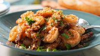 Recipe of the Day: Alex's Classic Shrimp Scampi 🤩 This is one of those classic dishes that's perfect as a standalone dinner. The subtle sweetness and brininess of the shrimp coexists peacefully with the garlic and oil, and it's all perfect when served on a bed of buttered pasta.