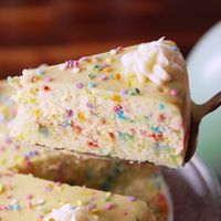 Funfetti fans, we've got the cheesecake for you.