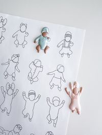 This is a transfer sheet of 15 different baby outlines. These are meant to be guides for royal icing transfers. Comes in multiple sizes of the 15 different baby outlines. Digital download. These are not meant for resale or replication.