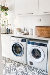 That feeling you get looking at a tidy laundry room 👌🏼 📸 by reneeelizabethco #olliella #olliellabaskets