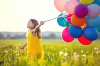 Whether it’s to mark an anniversary or to celebrate a seasonal holiday, nothing quite has the fun and whimsy of a helium-filled balloon. But what exactly do you know about helium besides that it makes balloons float? Learn more with ten fun facts about helium, and then come in to Canuck Amusements to pick out…