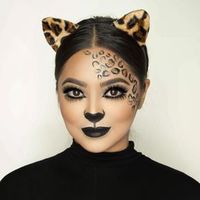 „Last minute Leopard Makeup is easy to do using @ardell_lashes in 203 and 886 along with their brow pomades to create the spots! ❤️“