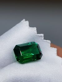 Best quality lab grown emerald on the market. Middle-Big size classic green emerald gemstone of Emerald ( Octagon ) faceting form - is a matter to be proud once presented to loved one or installed into your own jewelry. Green as a spring grass or as someone eyers that you once catch and never forget... Stone is 8 by Mohs Hardness Scale, means you can not really scratch it during regular daily usage in jewelry and also its color and transparency will stay unchanged for hundreds of years to come.