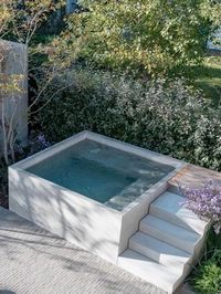 #tantan #whirlpool #design #pool #betonmöbel #tantanconcretedesign #beton #garten #gardendesign #minipools #minimalistisch #gartendesign #gartenmöbel #betondesign #concretedesign #gartendusche #modern #gartengestaltung #betondesign #hausundgarten #minimalismus