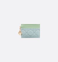 The Lady Dior Freesia card holder presents an elegant and practical style. Crafted in two-tone celestial blue lambskin with Cannage stitching, it is embellished with the detachable D.I.O.R. charm. Featuring five pastel mint card slots, the refined accessory will fit anywhere and can be paired with other Lady Dior creations..